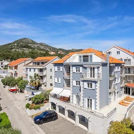 Deluxe Primi Apartment